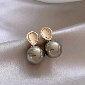 3/$40 NWT Gray Imitation Pearl Stud Earrings